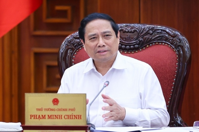 Thủ tướng Phạm Minh Chính chủ trì cuộc họp tháo gỡ khó khăn, vướng mắc, thúc đẩy phát triển nhà ở xã hội chiều tối ngày 17/5 (Ảnh: VGP)