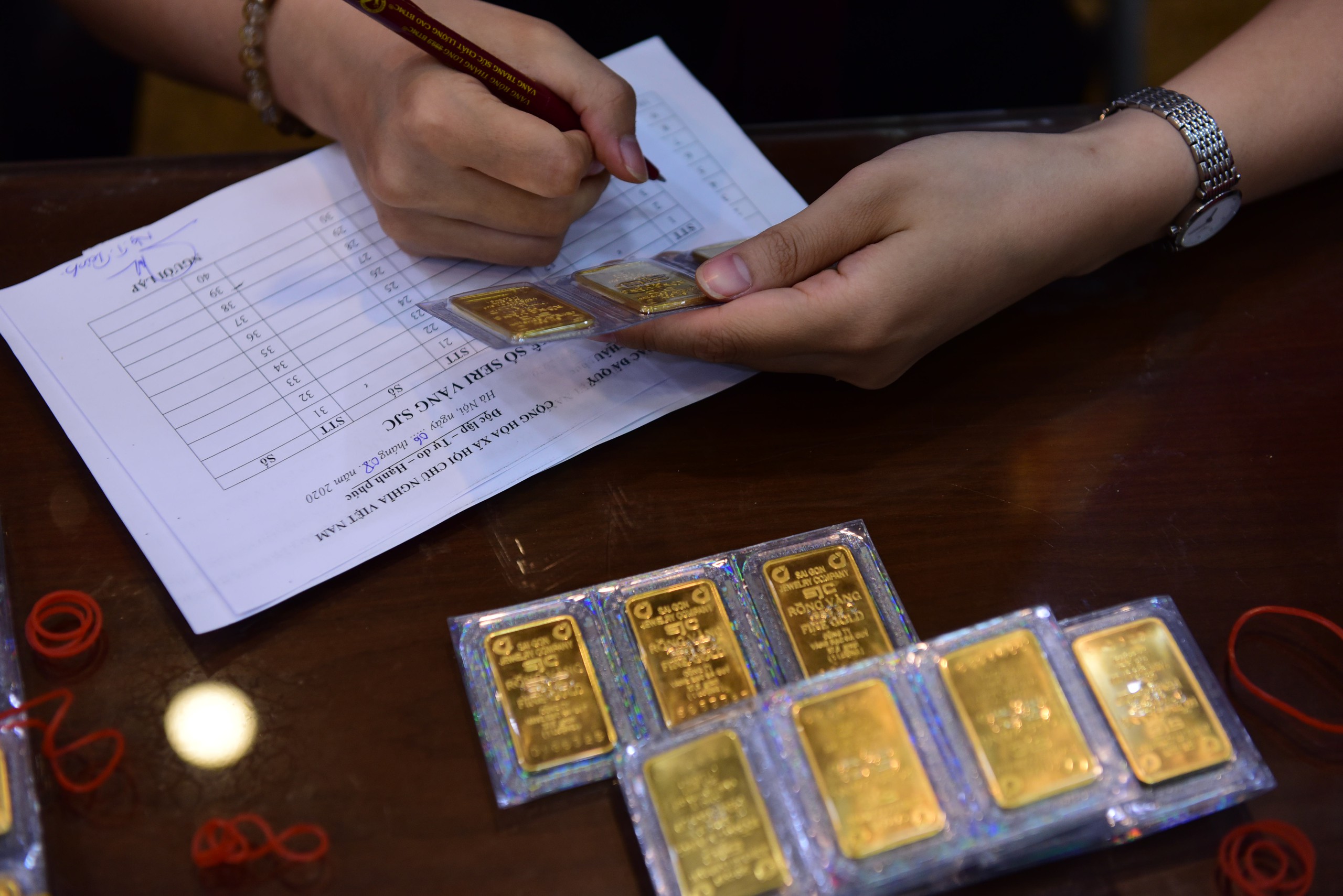 Giá vàng hôm nay 18.5.2024: Bất ngờ tăng sốc- Ảnh 1. Giá vàng miếng SJC tăng trở lại mức 90,4 triệu đồng/lượng