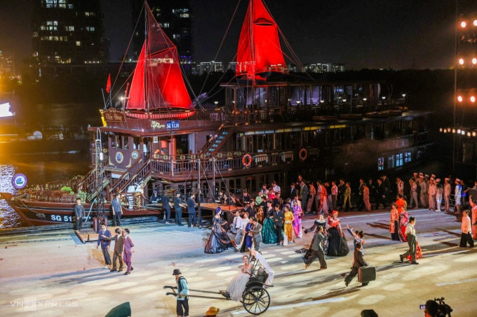 Chương trình vũ kịch Dòng sông kể chuyện diễn ra vào lễ hội sông nước lần thứ nhất 2023. Ảnh: Quỳnh Trần