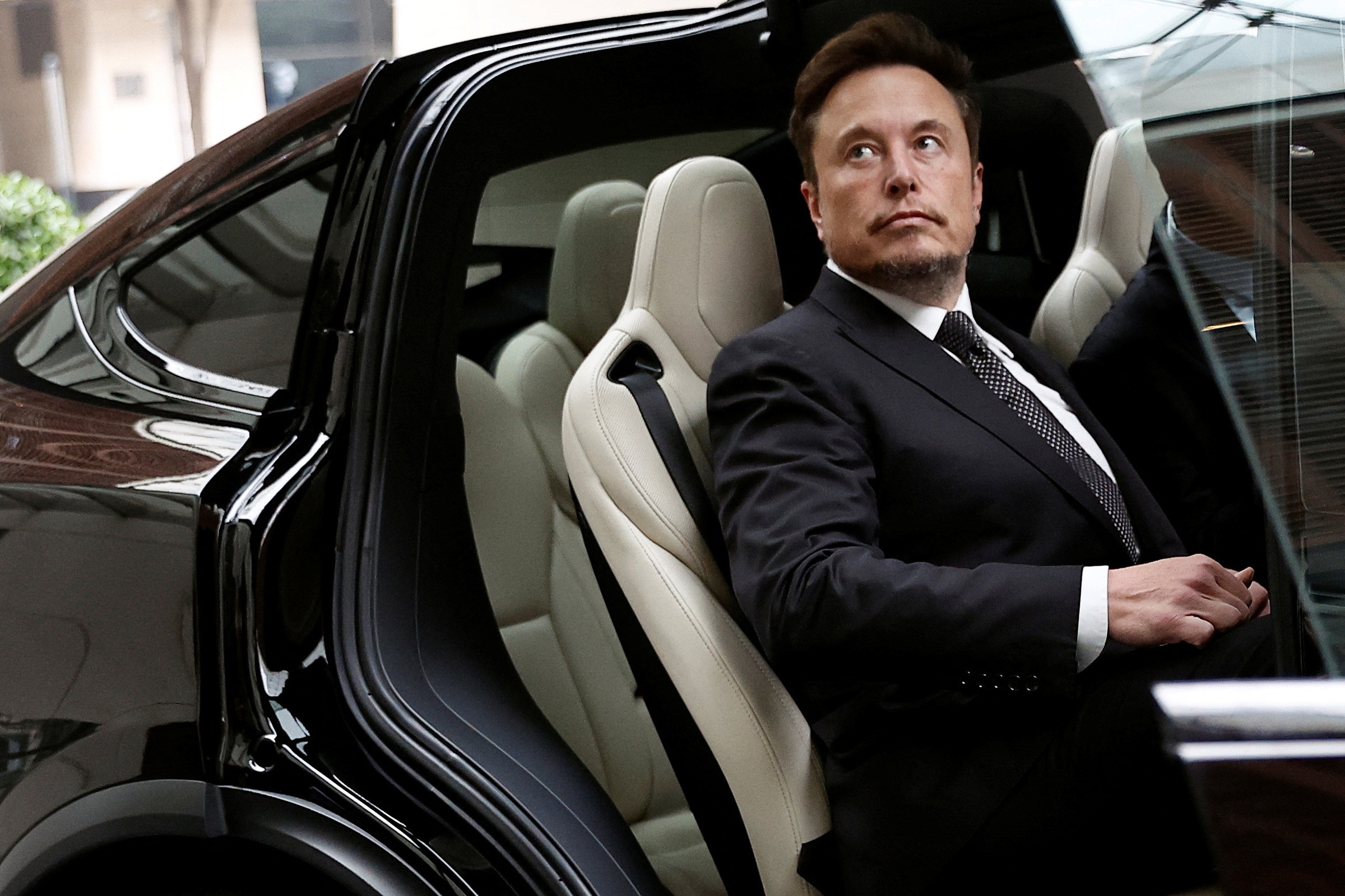 Sự tham lam của Elon Musk bóp nghẹt Tesla: Ông vua xe điện còn lại gì? - 2