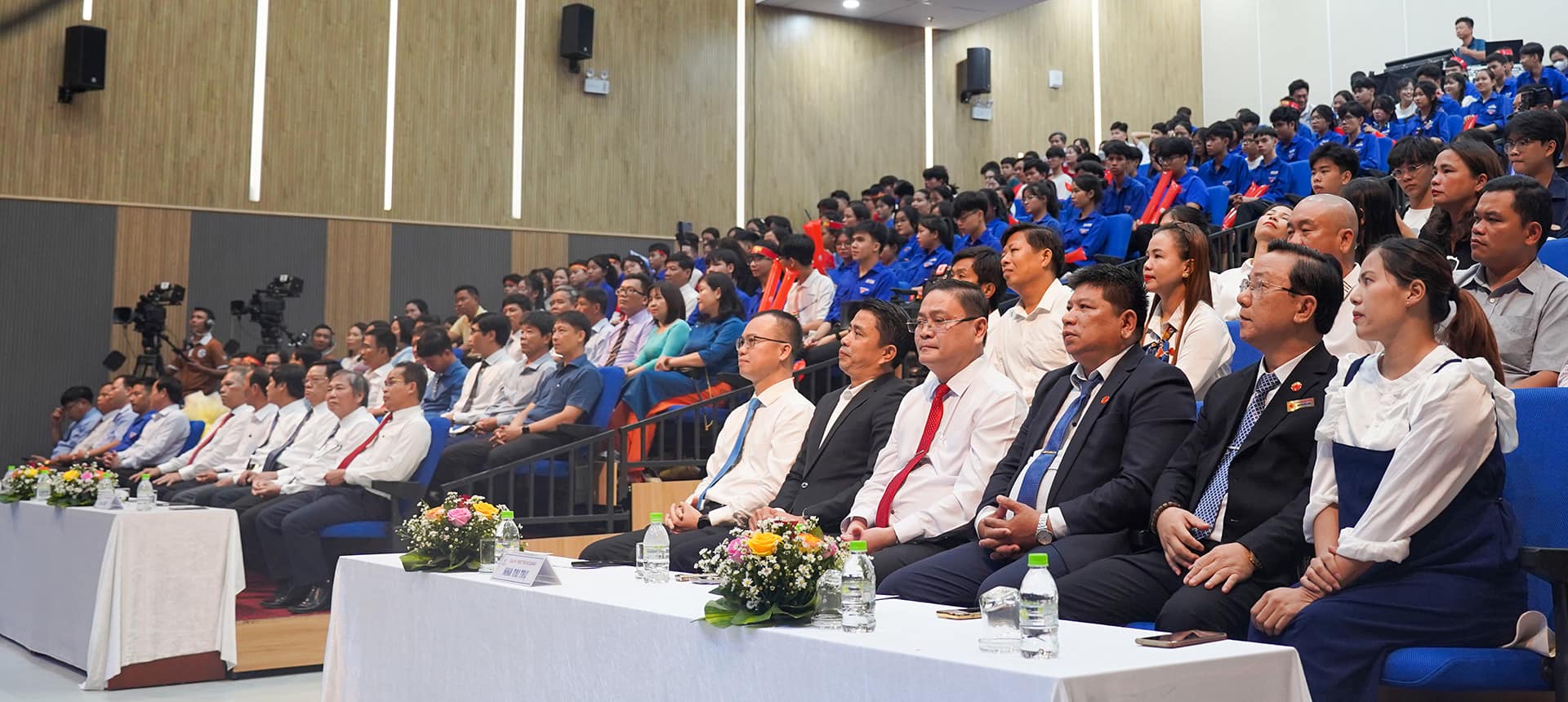 Đại diện THACO, ông Đoàn Đạt Ninh - Phó Tổng Giám đốc THACO AUTO phụ trách Khối Sản xuất tham dự chương trình