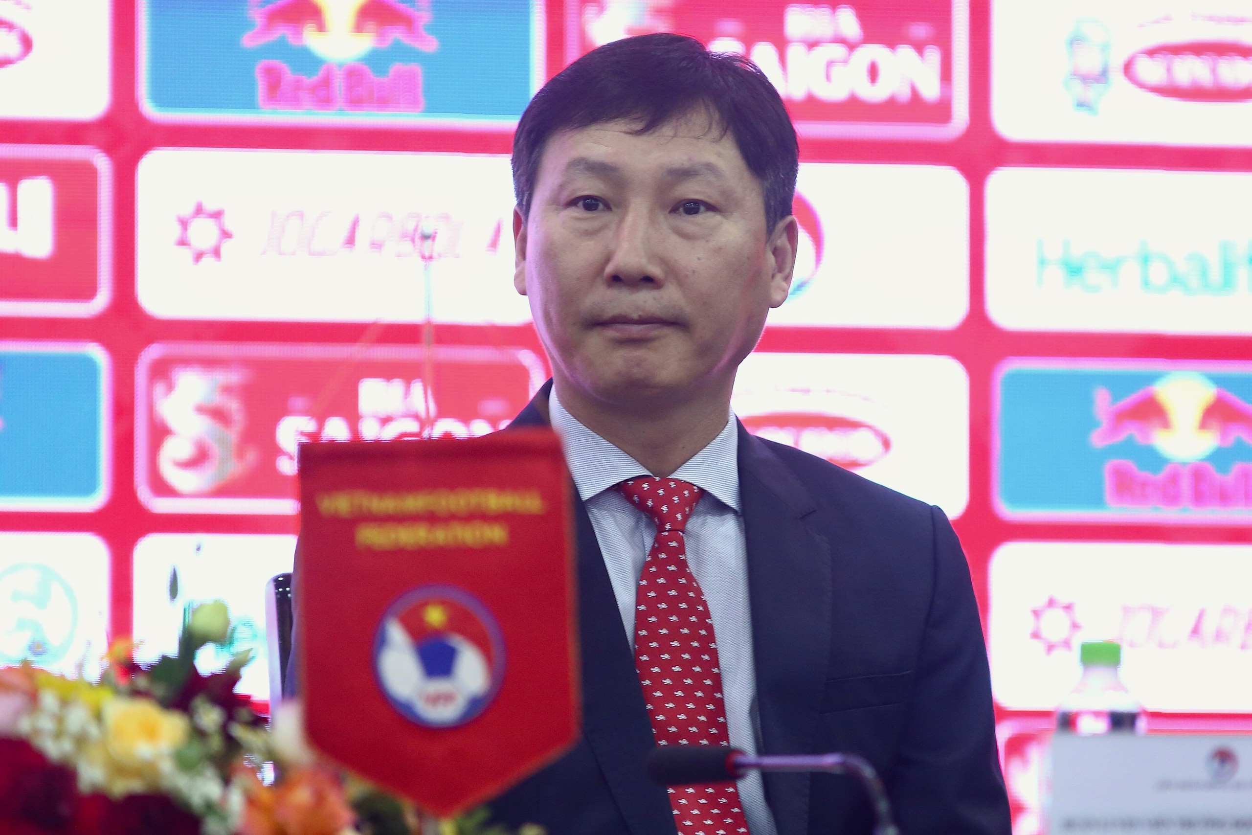 Tái thiết đội tuyển Việt Nam, HLV Kim Sang-sik nhắc đến ông Lee Young-jin, Công Phượng và Văn Toàn- Ảnh 1.