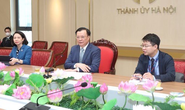 Bí thư Thành ủy Hà Nội Đinh Tiến Dũng phát biểu tại cuộc tiếp.