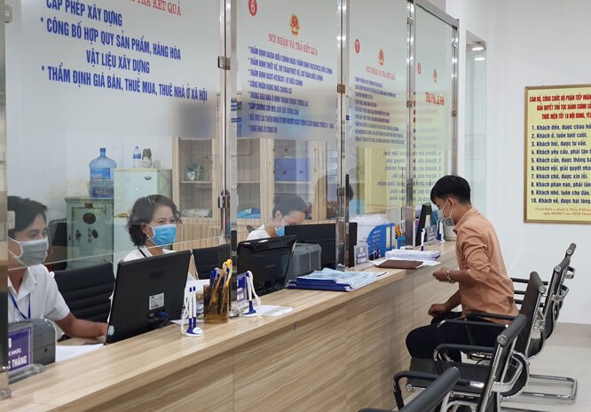 Chính sách - Hà Nội: Tất cả bộ phận một cửa thu phí không dùng tiền mặt từ 1/6
