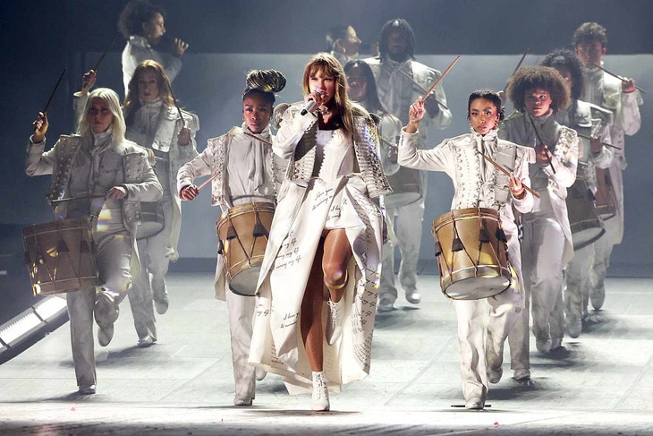 Taylor diễn The Eras Tour ở Paris