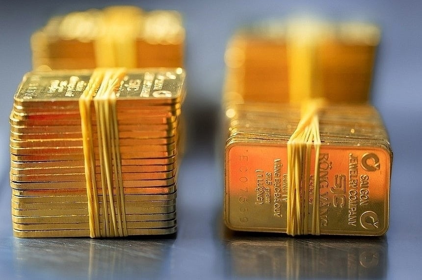 Tài chính - Ngân hàng - Nghịch lý giá vàng: Thế giới giảm, giá vàng SJC vẫn tăng vọt