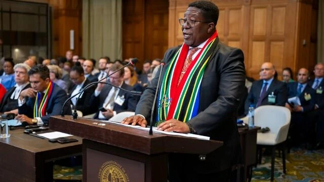Đại sứ Nam Phi tại Hà Lan Vusimuzi Madonsela phát biểu trước ICJ trong cuộc tranh luận ngày 16-5. Ảnh: The Times of Israel