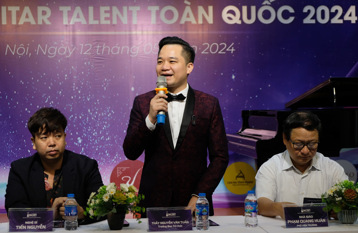 Ông Nguyễn Văn Tuấn kêu gọi phụ huynh cảnh giác, tránh bị lừa - Ảnh: ĐẬU DUNG Ông Nguyễn Văn Tuấn kêu gọi phụ huynh cảnh giác, tránh bị lừa - Ảnh: ĐẬU DUNG