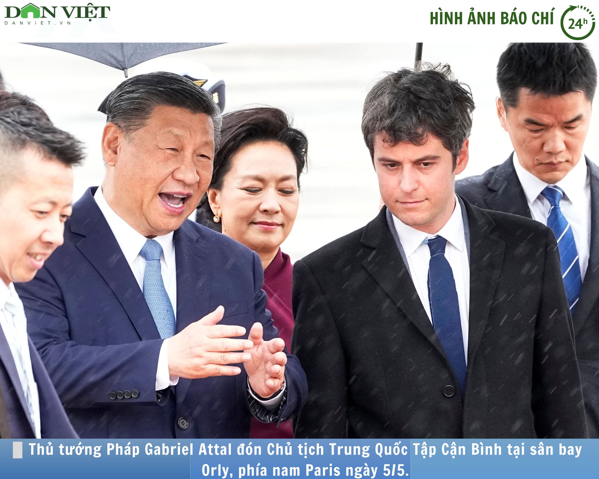 Hình ảnh báo chí 24h: Thủ tướng Pháp ra sân bay ở Paris đón ông Tập Cận Bình và Phu nhân- Ảnh 1. Hình ảnh báo chí 24h: Thủ tướng Pháp ra sân bay ở Paris đón ông Tập Cận Bình và Phu nhân- Ảnh 1.
