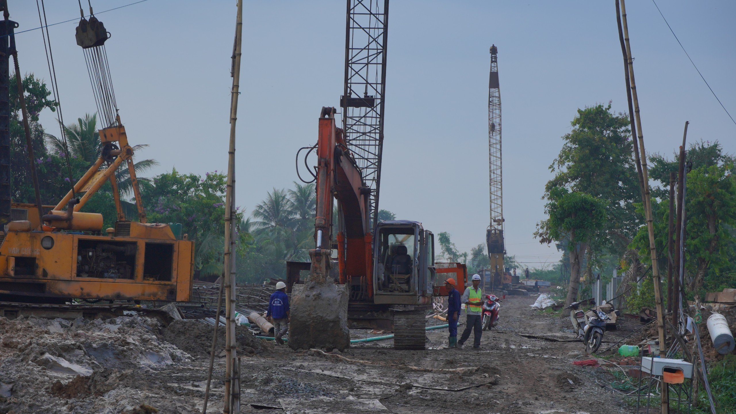 Thủ tướng khảo sát dự án cao tốc Châu Đốc - Cần Thơ -Sóc Trăng- Ảnh 2. Dự án Châu Đốc - Cần Thơ - Sóc Trăng hiện đang gặp khó về nguyên vật liệu san lấp
