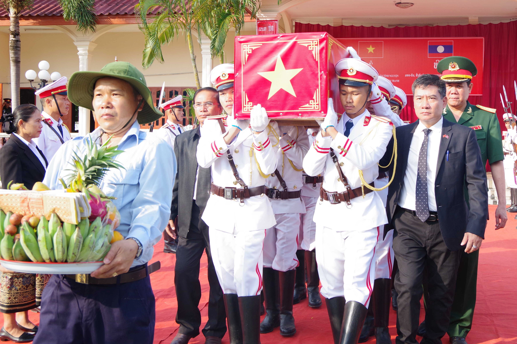 Thừa Thiên Huế đón nhận 12 hài cốt liệt sỹ từ Lào về nước - 1 Thừa Thiên Huế đón nhận 12 hài cốt liệt sỹ từ Lào về nước - 1