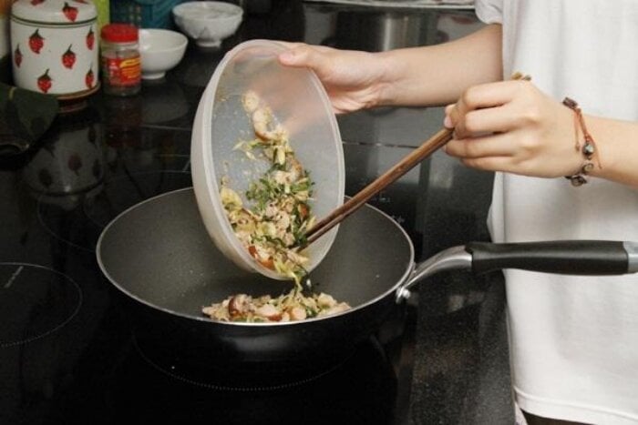 Tiếc rẻ đồ ăn thừa, cả nhà phải trả giá bằng một tuần nằm viện - Ảnh 1. Tiếc rẻ đồ ăn thừa, cả nhà phải trả giá bằng một tuần nằm viện - Ảnh 1.