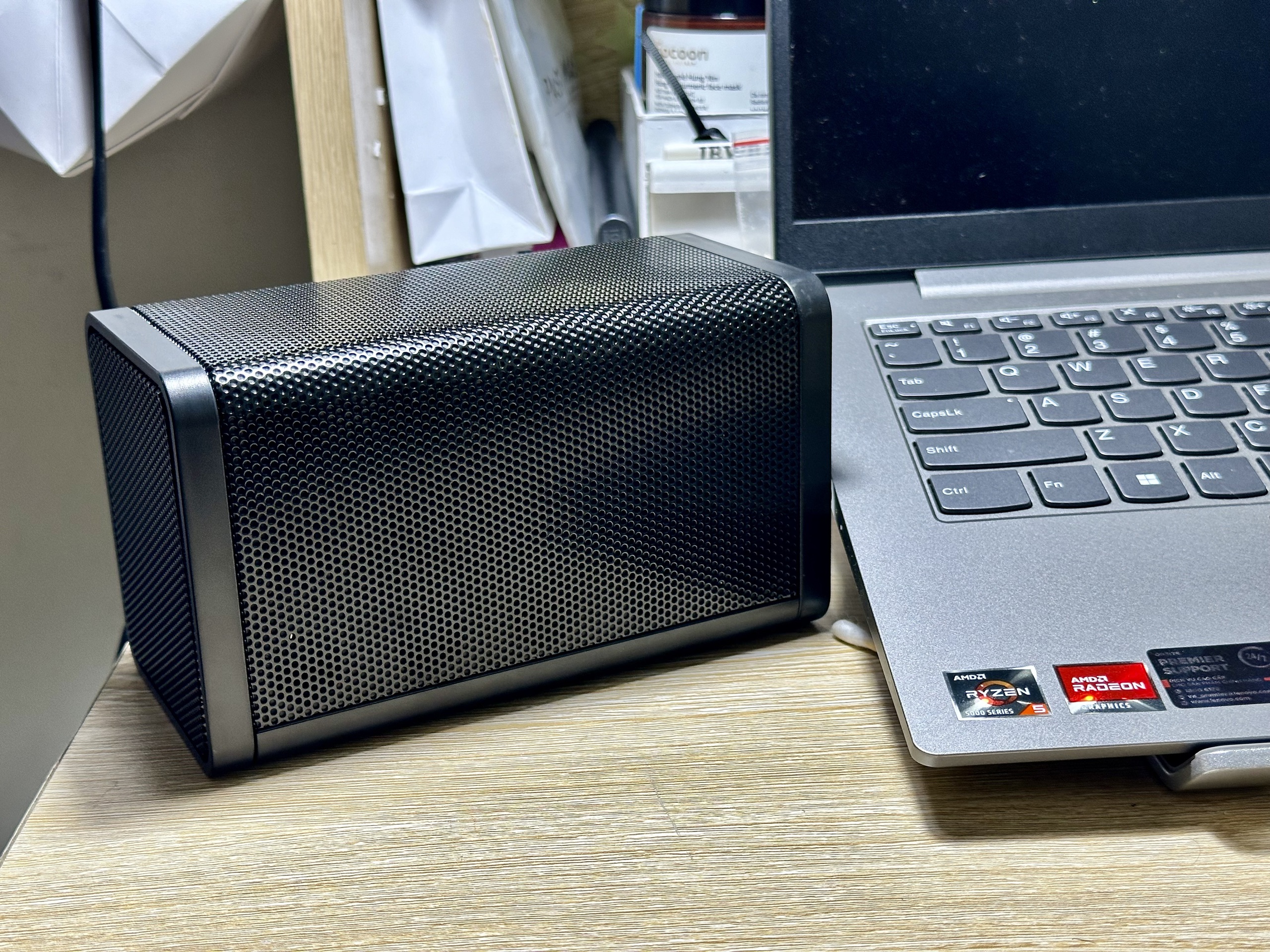 Một mẫu máy phá ghi âm ngụy trang thành loa Bluetooth, không rõ nguồn gốc xuất xứ được bán giá hàng chục triệu đồng nhưng chất lượng Một mẫu máy phá ghi âm ngụy trang thành loa Bluetooth, không rõ nguồn gốc xuất xứ được bán giá hàng chục triệu đồng nhưng chất lượng chỉ đáng