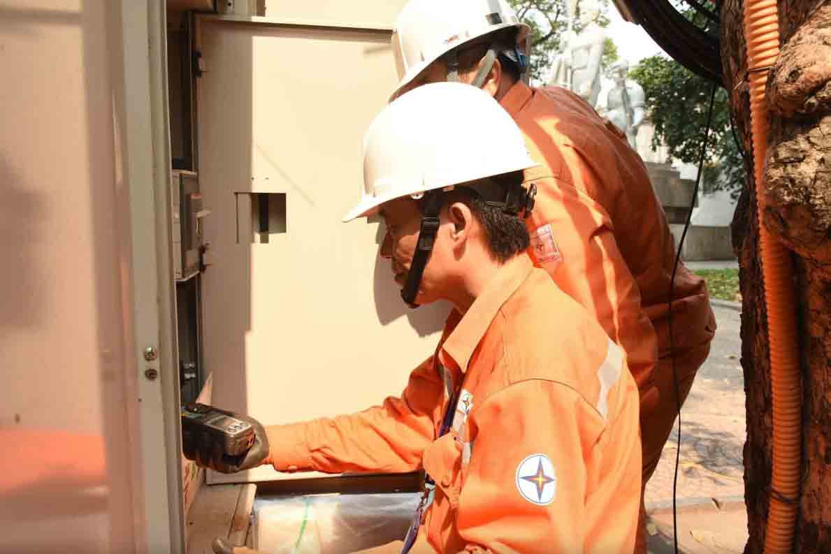 Tiêu thụ điện lần đầu vượt 1 tỉ kWh, EVN khuyến cáo tiết kiệm- Ảnh 1. Tiêu thụ điện lần đầu vượt 1 tỉ kWh, EVN khuyến cáo tiết kiệm- Ảnh 1.
