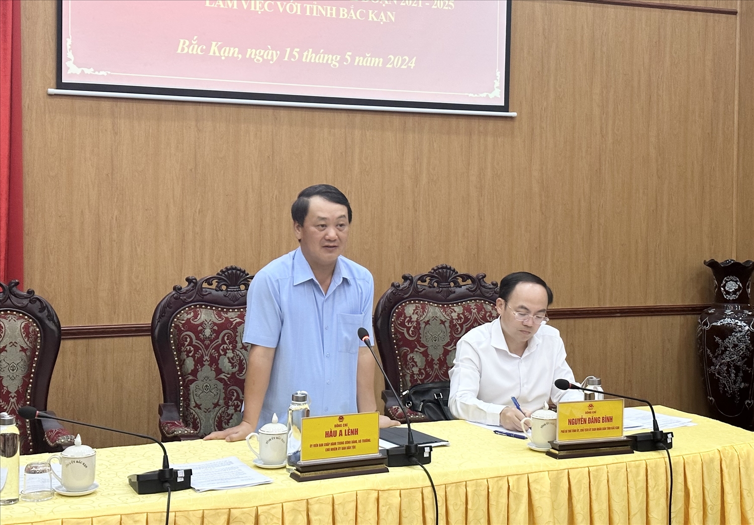 Bộ trưởng, Chủ nhiệm Ủy ban Dân tộc Hầu A Lềnh bày tỏ vui mừng, đồng thời ghi nhận, biểu dương những kết quả nổi bật trên nhiều lĩnh vực trong phát triển kinh tế-xã hội của tỉnh Bắc Kạn Bộ trưởng, Chủ nhiệm Ủy ban Dân tộc Hầu A Lềnh bày tỏ vui mừng, đồng thời ghi nhận, biểu dương những kết quả nổi bật trên nhiều lĩnh vực trong phát triển kinh tế-xã hội của tỉnh Bắc Kạn