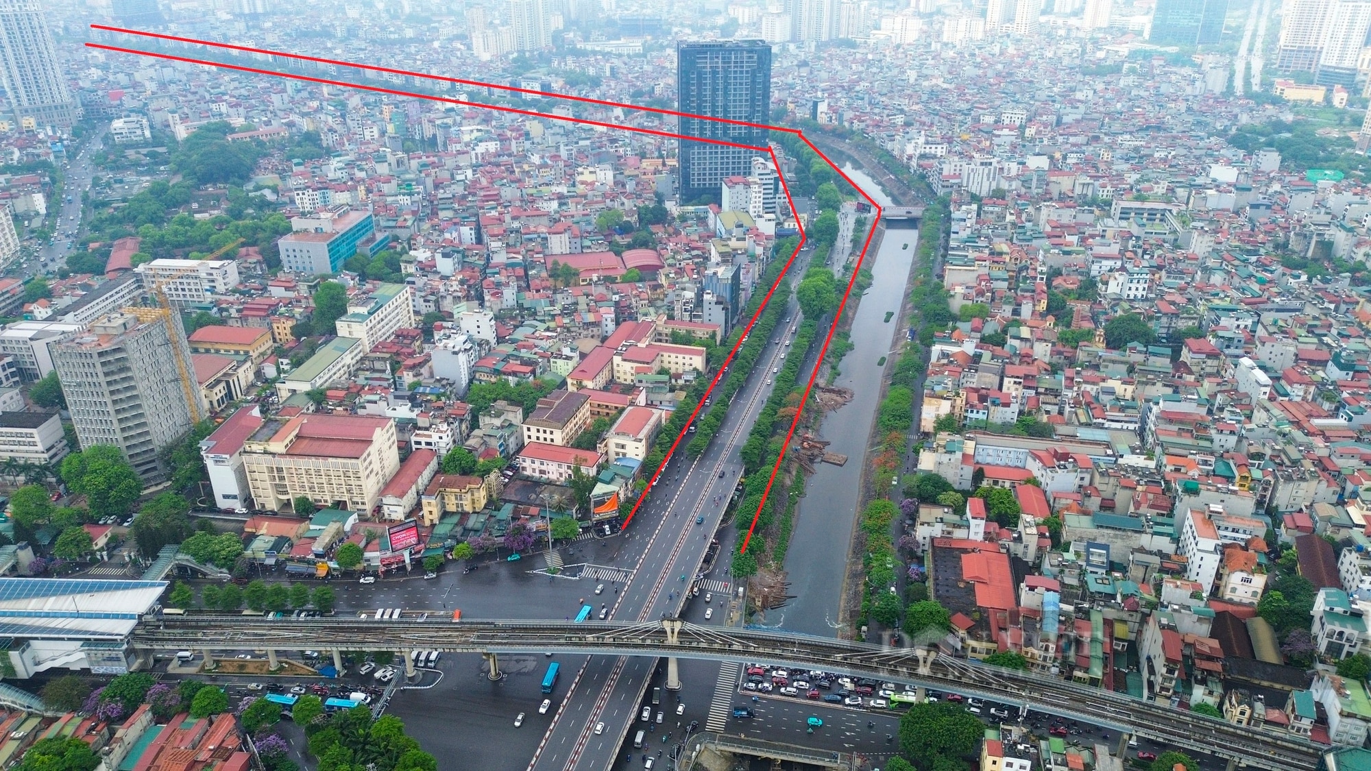 Toàn cảnh con đường sắp được Hà Nội đầu tư hơn 21.000 tỷ đồng để mở rộng và xây đường trên cao- Ảnh 1.