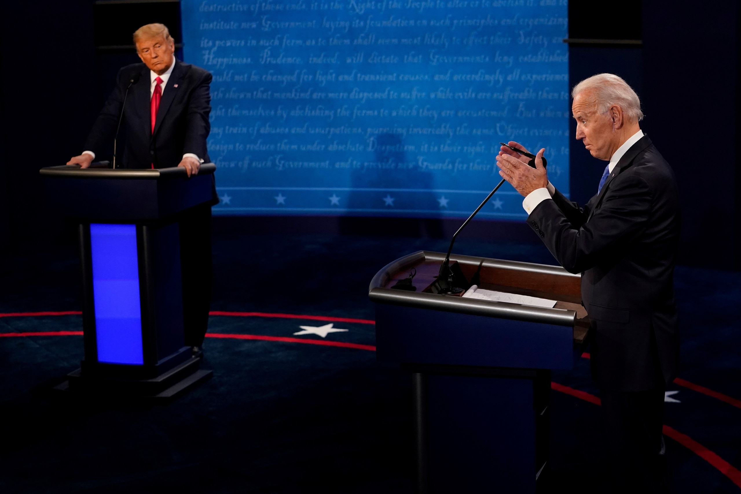 Tổng thống Joe Biden và ông Donald Trump trong một buổi tranh luận năm 2020