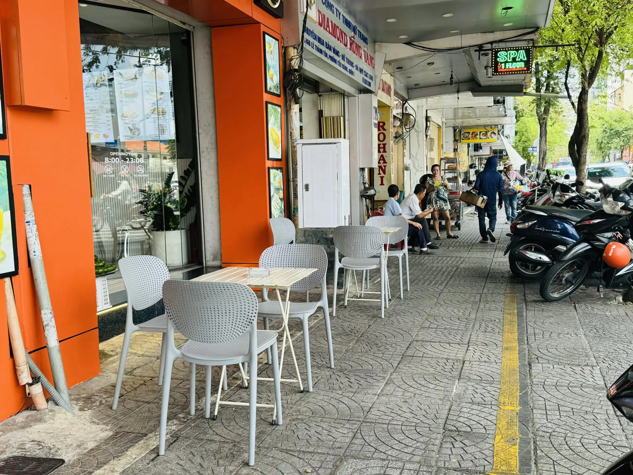 TP.HCM: Trả phí thuê vỉa hè, người dân thoát cảnh nơm nớp chạy trốn nhân viên đô thị- Ảnh 3. TP.HCM: Trả phí thuê vỉa hè, người dân thoát cảnh nơm nớp chạy trốn nhân viên đô thị- Ảnh 3.