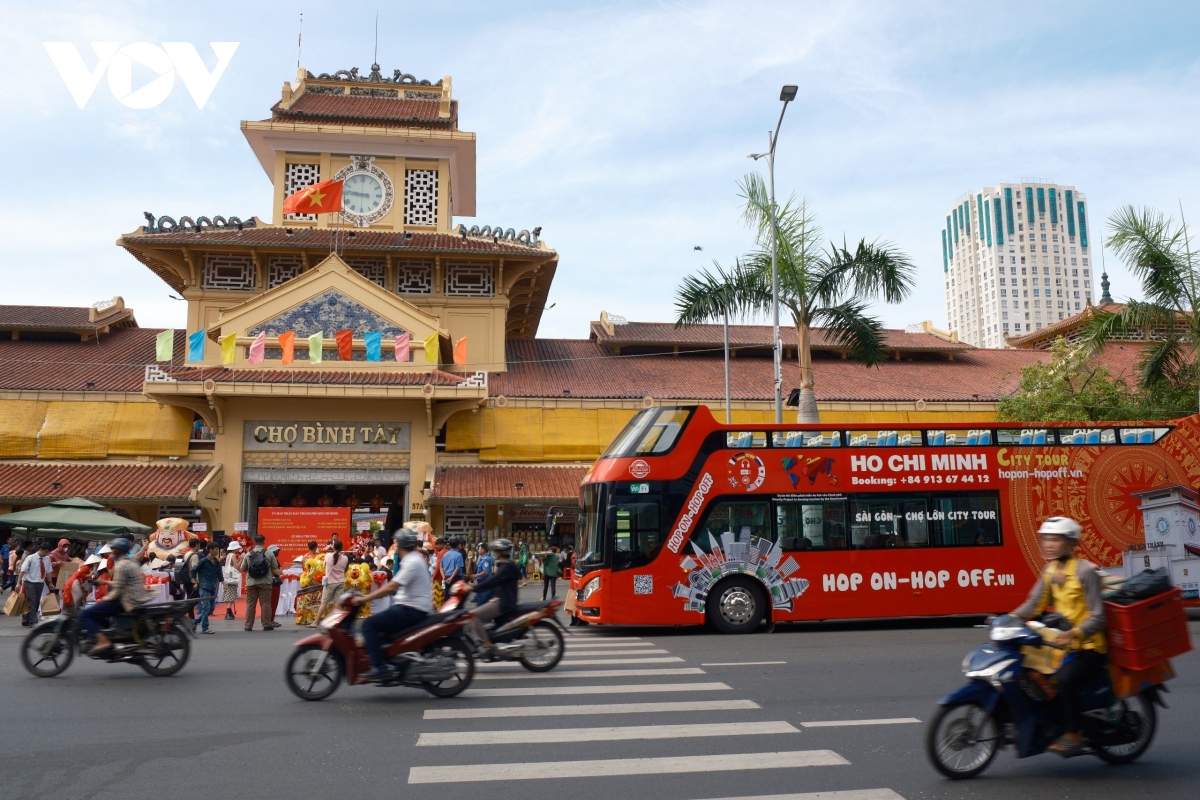 trải nghiệm văn hóa việt hoa giữa lòng tp.hcm trên xe buýt 2 tầng hình ảnh 2 trai nghiem van hoa viet hoa giua long tp.hcm tren xe buyt 2 tang hinh anh 2