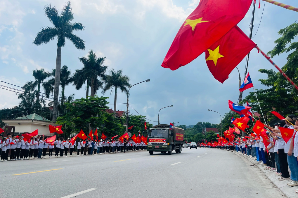 Truy điệu, an táng 11 hài cốt liệt sỹ hy sinh tại Lào - 1 Truy điệu, an táng 11 hài cốt liệt sỹ hy sinh tại Lào - 1