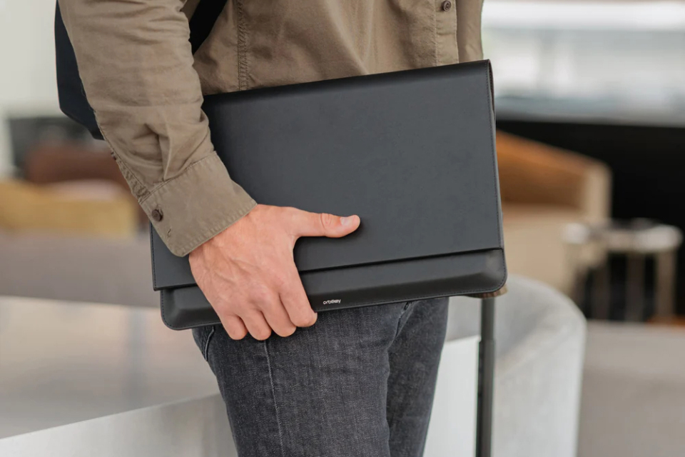 Túi đựng laptop có quan trọng?- Ảnh 1. Túi đựng laptop giúp bảo vệ thiết bị khỏi các va chạm