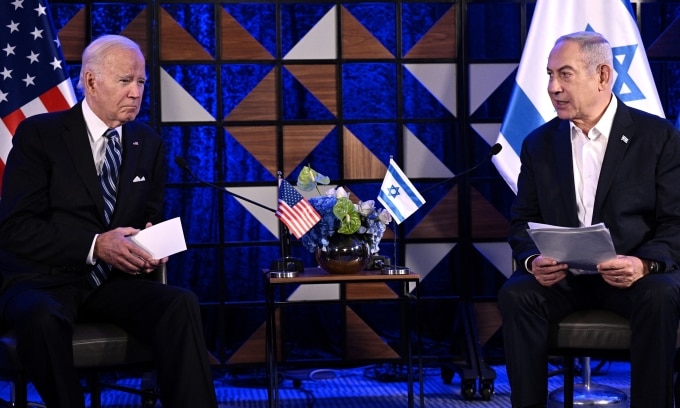 Tổng thống Mỹ Joe Biden (trái) và Thủ tướng Israel Benjamin Netanyahu tại Tel Aviv ngày 18/10/2023. Ảnh: AFP