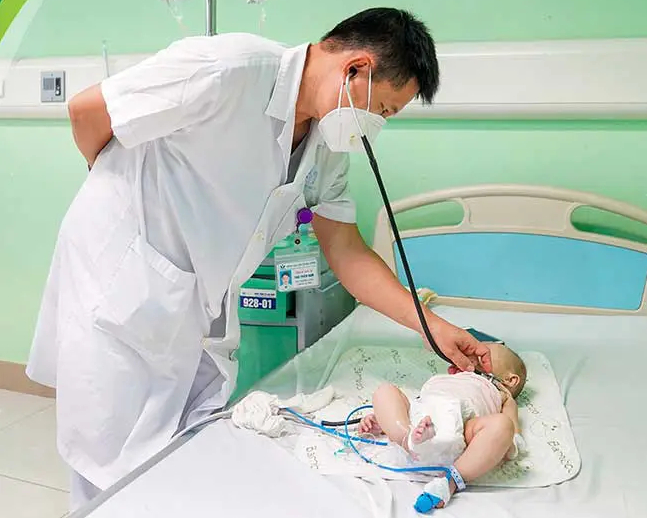 Uống nhầm vitamin D của người lớn, trẻ 6 tháng tuổi nhập viện cấp cứu- Ảnh 2. Uống nhầm vitamin D của người lớn, trẻ 6 tháng tuổi nhập viện cấp cứu- Ảnh 2.