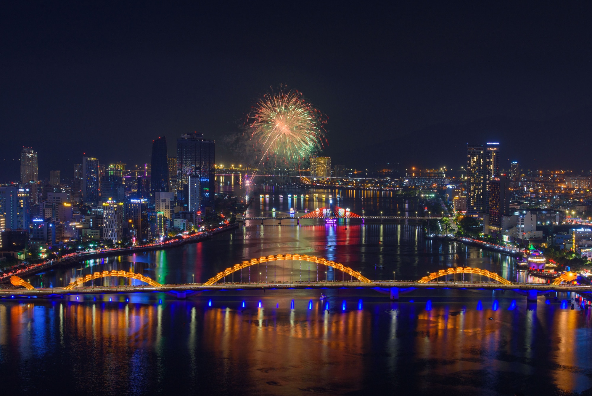 Lễ hội pháo hoa quốc tế Đà Nẵng - DIFF 2024 diễn ra từ ngày 8-6 đến 13-7 là điểm nhấn để Đà Nẵng hút khách dịp hè này - Ảnh: T.N.