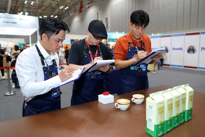 Vinamilk khẳng định vị thế trong pha chế tại đấu trường quốc tế Asia Latte Art Battle- Ảnh 5. Vinamilk khẳng định vị thế trong pha chế tại đấu trường quốc tế Asia Latte Art Battle- Ảnh 5.