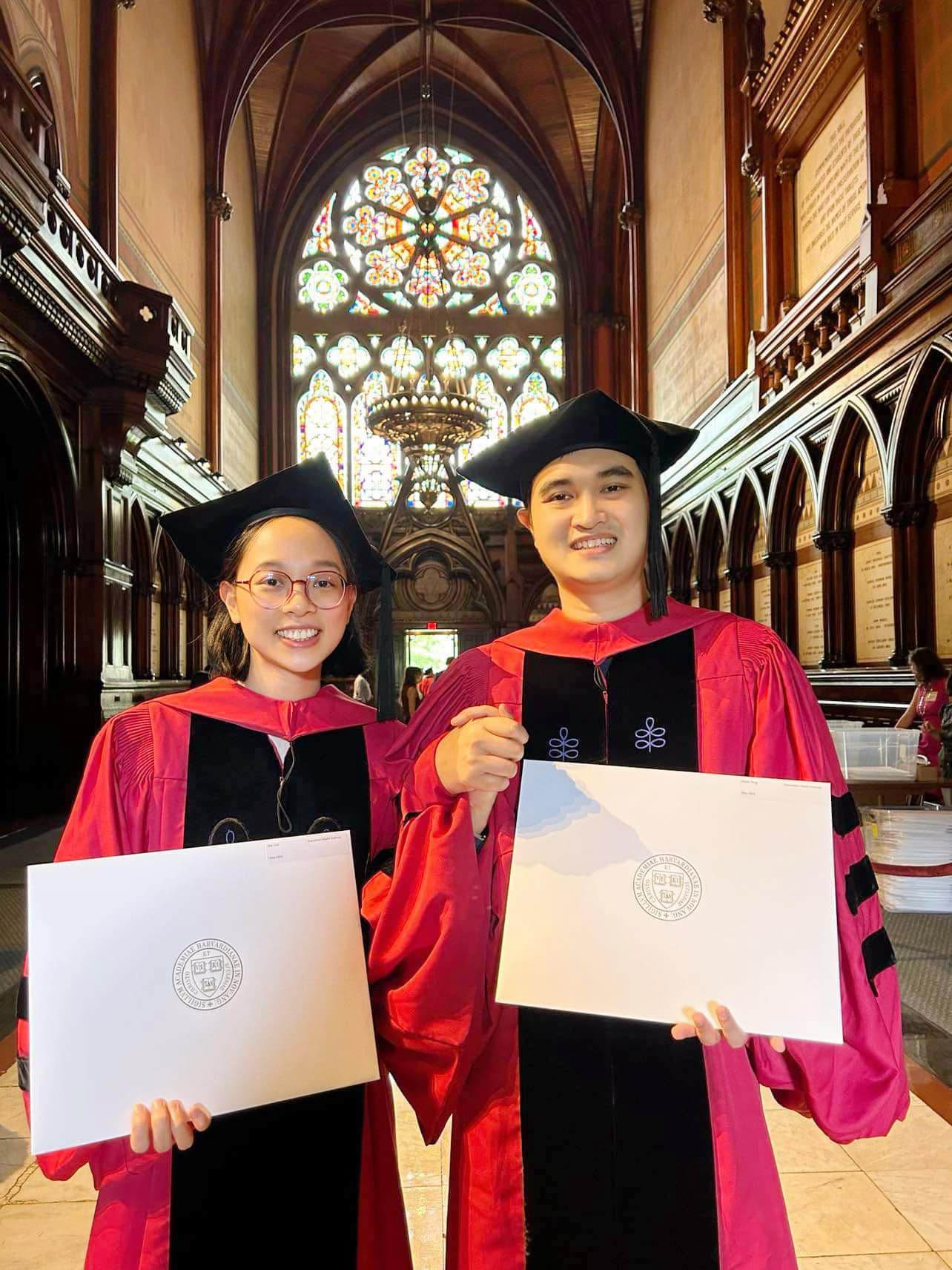 Vợ chồng 9x cùng tốt nghiệp tiến sĩ Đại học Harvard- Ảnh 1. Phạm Thanh Tùng và Bùi Phương Linh cùng tốt nghiệp tiến sĩ tại Trường Y tế công cộng T.H. Chan (HSPH), Đại học Harvard - Ảnh: XUÂN QUỲNH