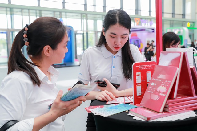 Agribank trình diễn 6 dịch vụ vượt trội tại sự kiện Chuyển đổi số ngân hàng Agribank trình diễn 6 dịch vụ vượt trội tại sự kiện Chuyển đổi số ngân hàng