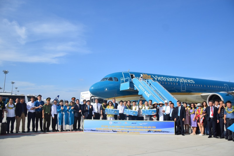 Chào đón chuyến bay thương mại thứ 300.000 đến sân bay Cam Ranh