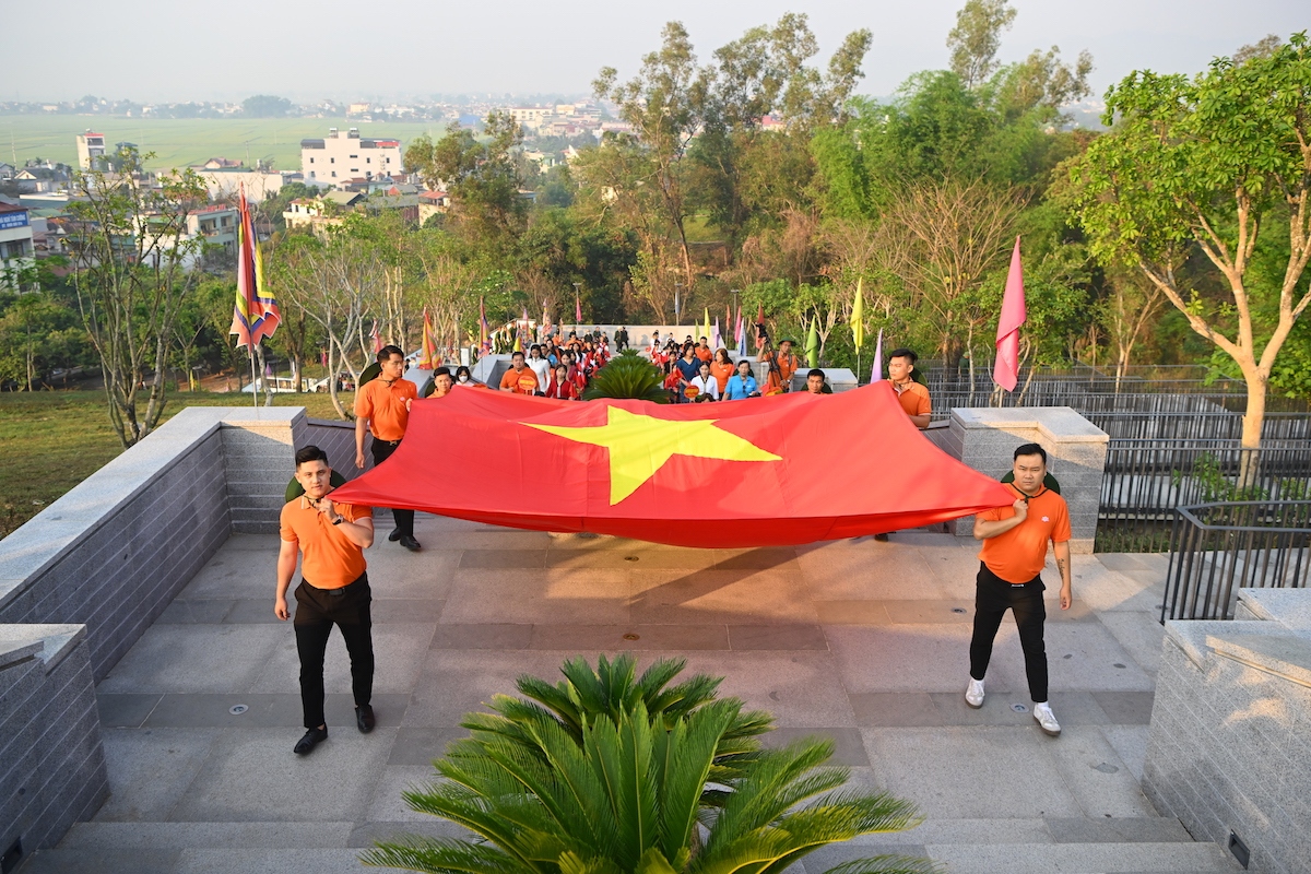 Tập đoàn FPT và Quỹ Hy Vọng hoạt động kỷ niệm 70 năm chiến thắng Điện Biên Phủ Tập đoàn FPT và Quỹ Hy Vọng hoạt động kỷ niệm 70 năm chiến thắng Điện Biên Phủ