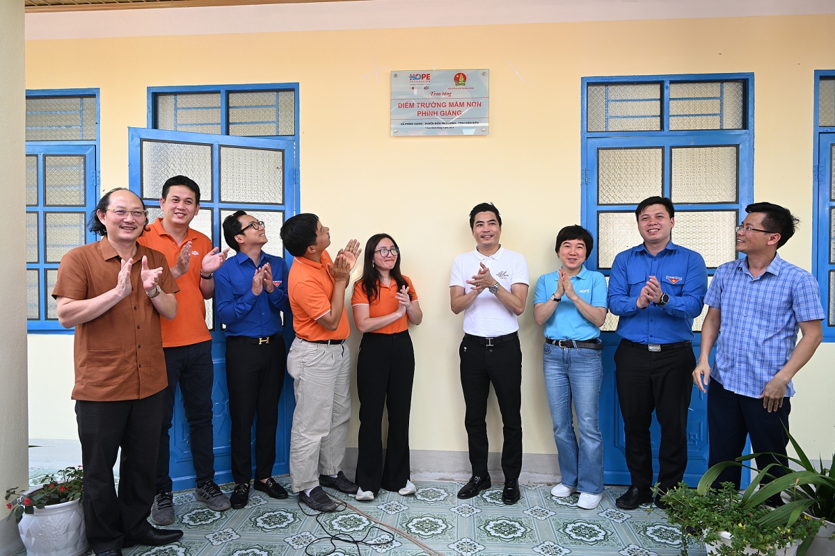 Tập đoàn FPT và Quỹ Hy Vọng hoạt động kỷ niệm 70 năm chiến thắng Điện Biên Phủ Tập đoàn FPT và Quỹ Hy Vọng hoạt động kỷ niệm 70 năm chiến thắng Điện Biên Phủ