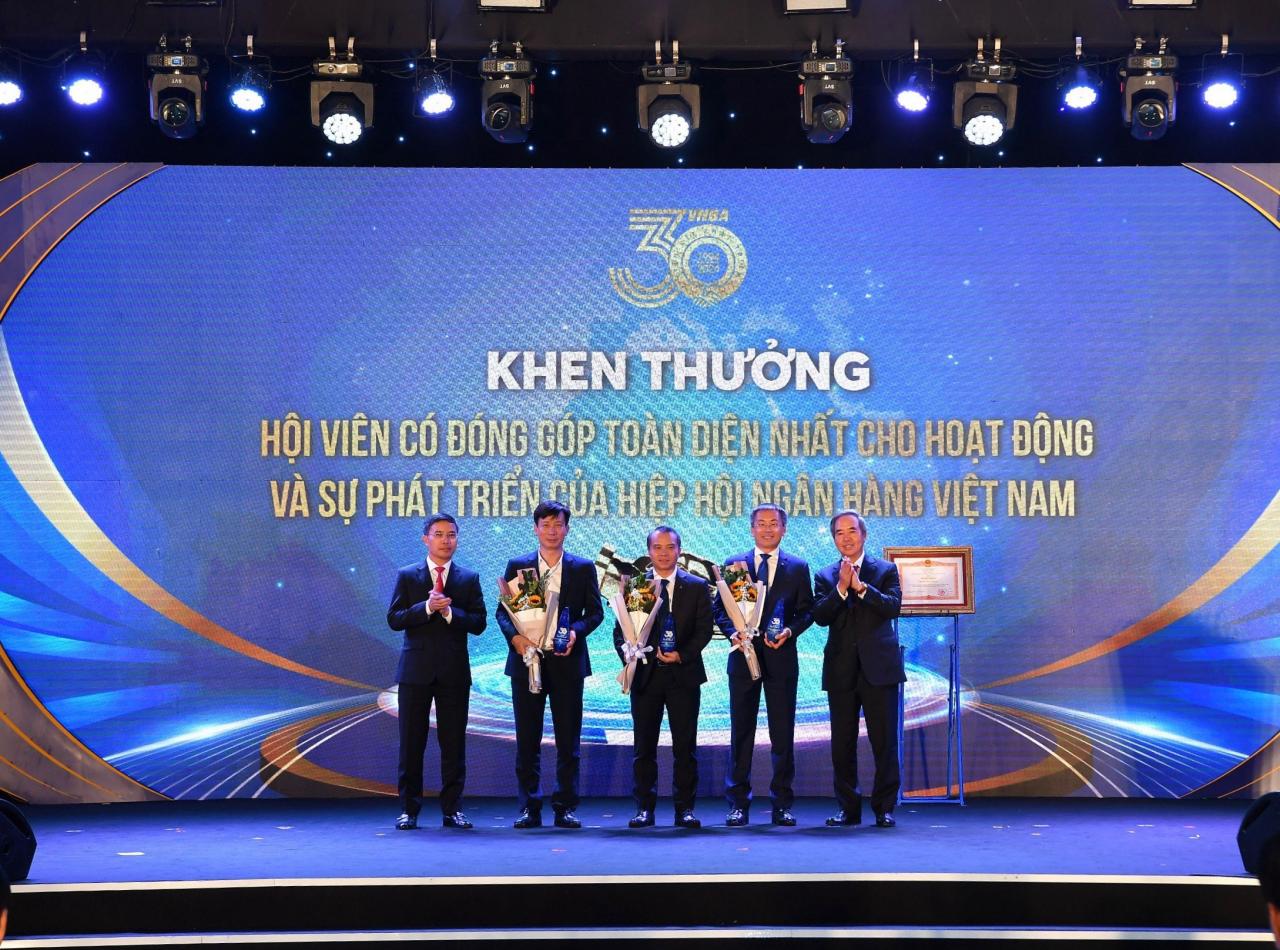 Vietcombank lidera en 3 concursos de la Asociación Bancaria de Vietnam