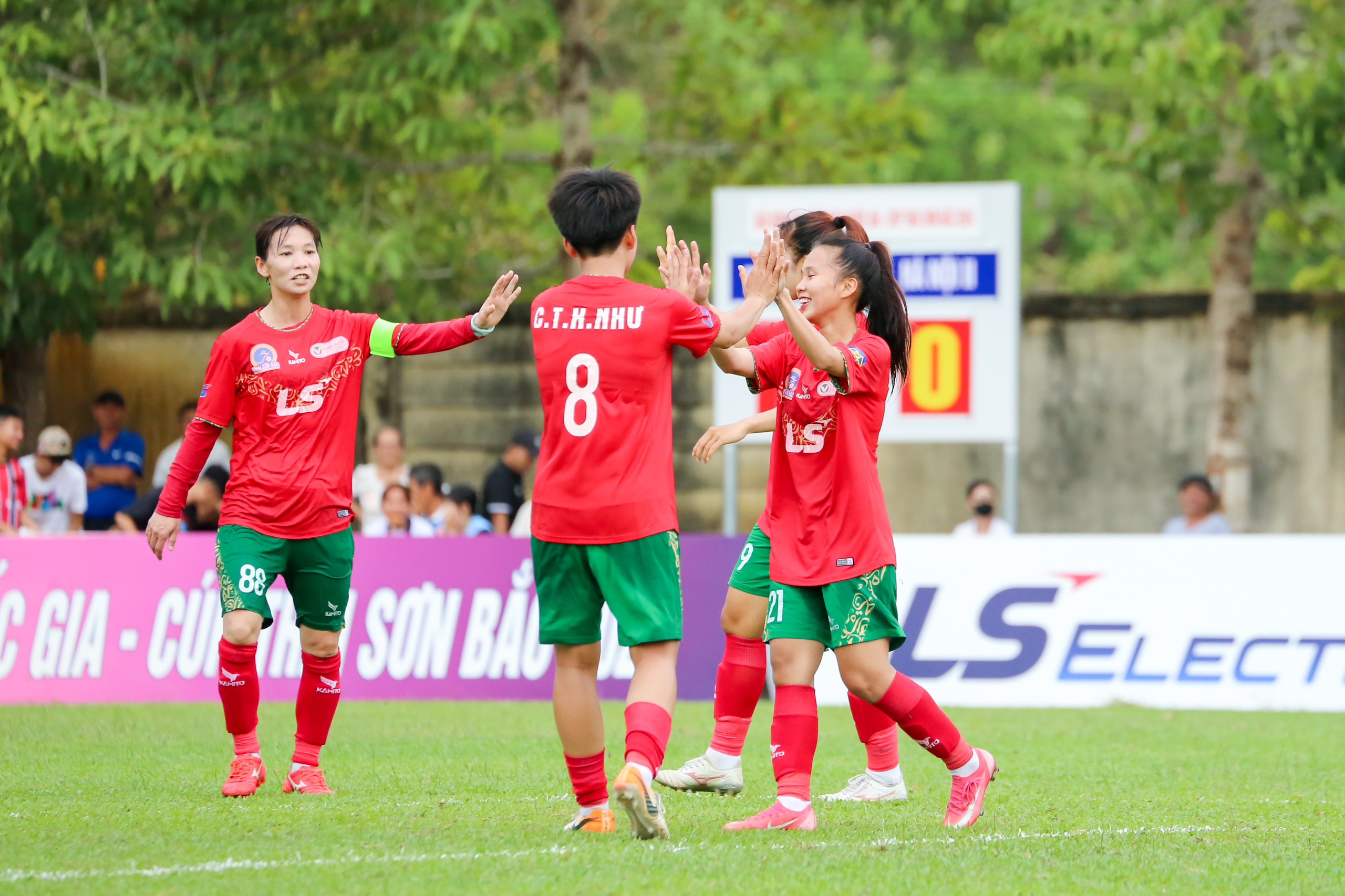 ‘Cánh chim lạ’ đưa CLB TP.HCM I bay cao, Phong Phú Hà Nam thắng trận vất vả- Ảnh 1. ‘Cánh chim lạ’ đưa CLB TP.HCM I bay cao, Phong Phú Hà Nam thắng trận vất vả- Ảnh 1.