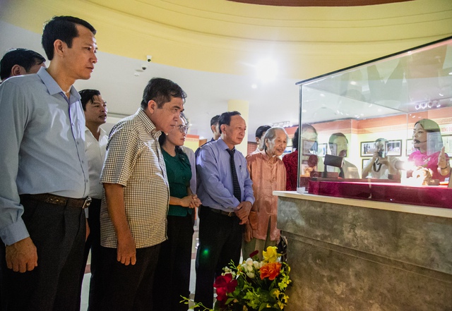 Khai mạc triển lãm "Quảng Bình hào khí 420 năm" - Ảnh 3. Khai mạc triển lãm "Quảng Bình hào khí 420 năm" - Ảnh 3.