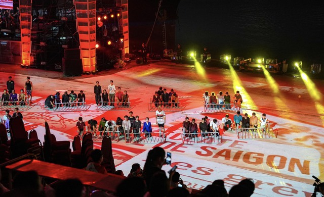 Sông Sài Gòn rực rỡ đêm khai mạc Lễ hội Sông nước TP.HCM năm 2024 - Ảnh 2. Sông Sài Gòn rực rỡ đêm khai mạc Lễ hội Sông nước TP.HCM năm 2024 - Ảnh 2.