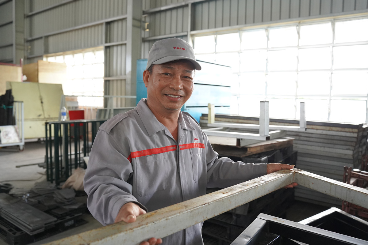 Anh Nguyễn Thanh Bình - Nhân viên lái xe trung chuyển luôn sẵn sàng hỗ trợ, giúp đỡ khách hàng, đồng nghiệp Anh Nguyễn Thanh Bình - Nhân viên lái xe trung chuyển luôn sẵn sàng hỗ trợ, giúp đỡ khách hàng, đồng nghiệp