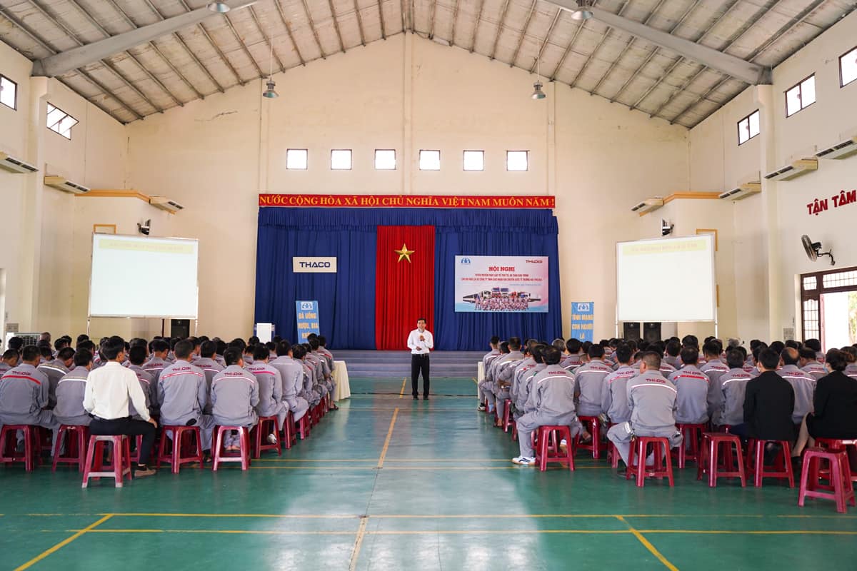 THILOTRANS thường xuyên tổ chức các lớp đào tạo về an toàn giao thông, đạo đức nghề nghiệp cho đội ngũ lái xe THILOTRANS thường xuyên tổ chức các lớp đào tạo về an toàn giao thông, đạo đức nghề nghiệp cho đội ngũ lái xe