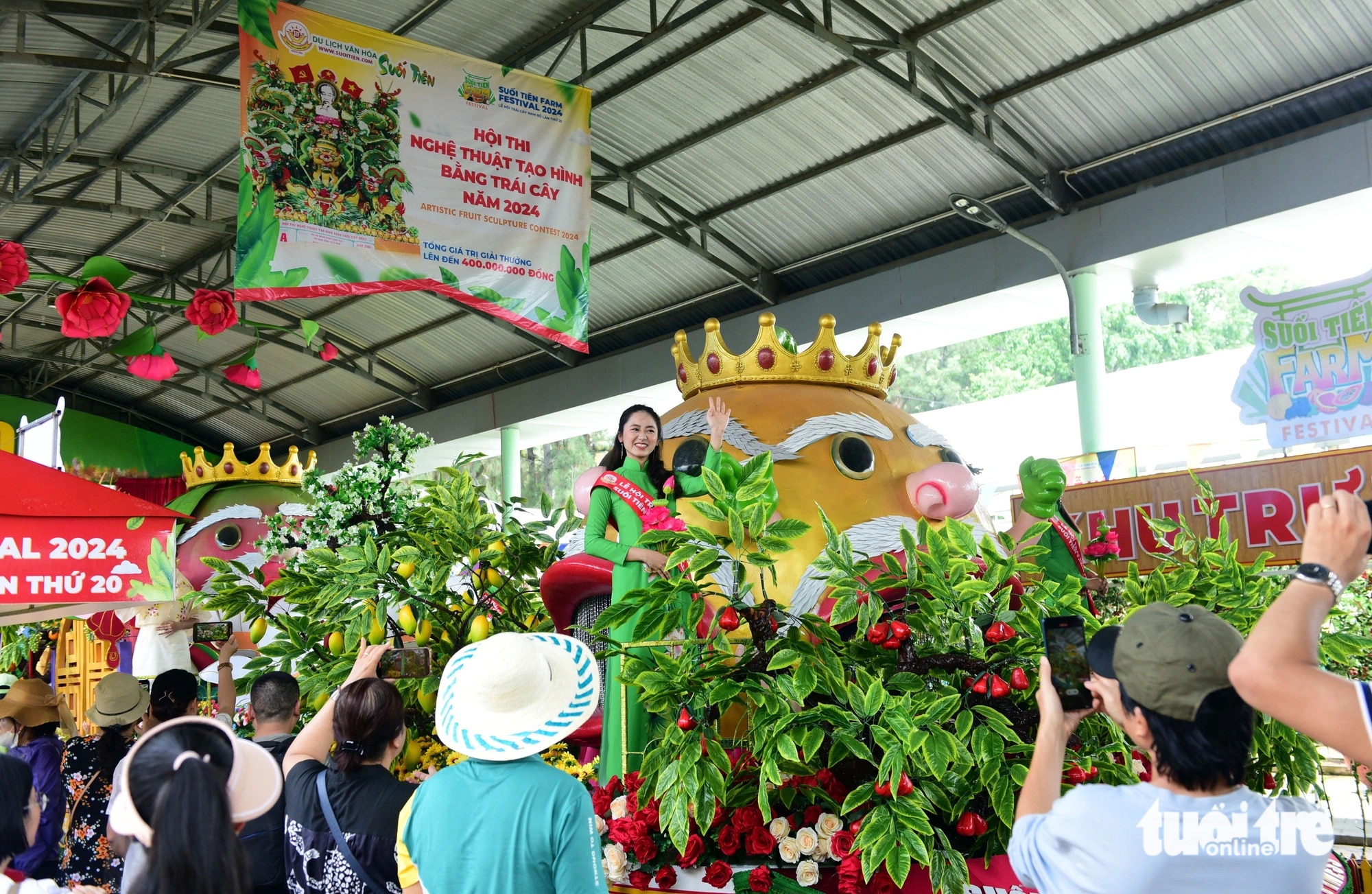 Diễu hành “Trái cây khổng lồ” với vũ điệu hè rộn ràng của những nàng tiên hoa - thần quả