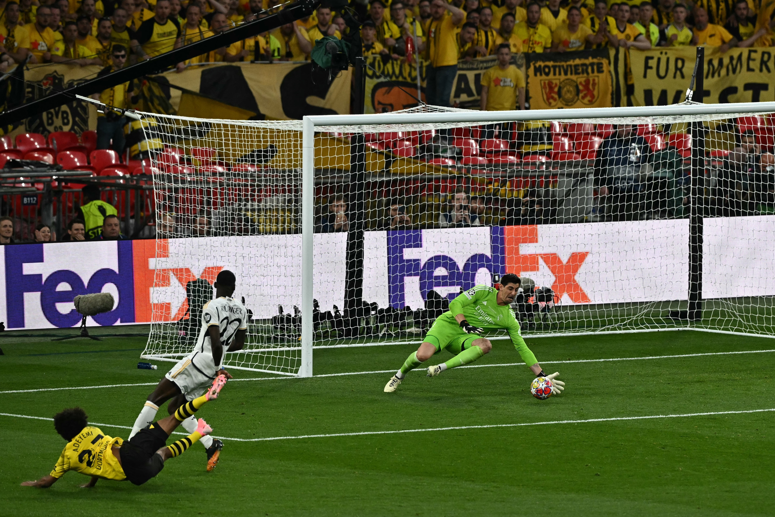 Real Madrid bản lĩnh tuyệt vời, đánh bại Dortmund, lần thứ 15 giành chức vô địch Champions League- Ảnh 2. Real Madrid bản lĩnh tuyệt vời, đánh bại Dortmund, lần thứ 15 giành chức vô địch Champions League- Ảnh 2.