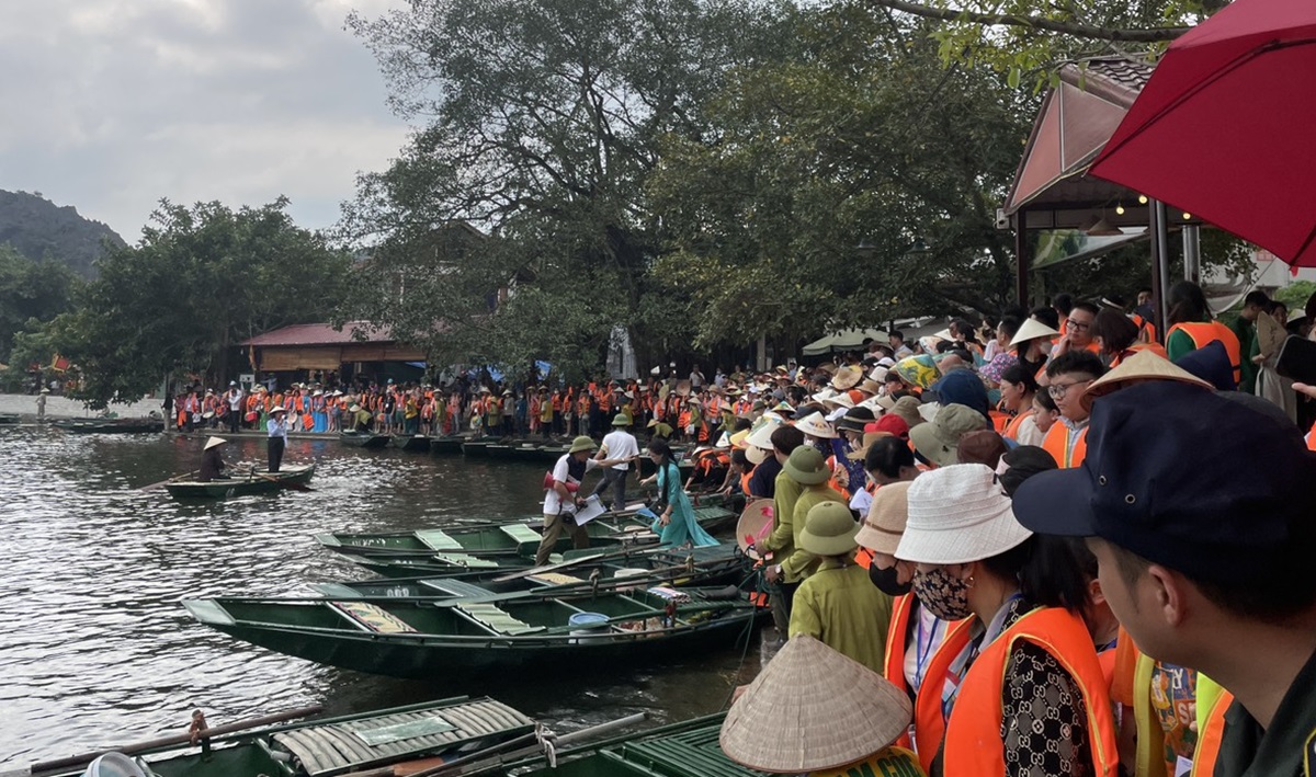 Vạn người tới Ninh Bình ngắm bức tranh Vạn người tới Ninh Bình ngắm bức tranh