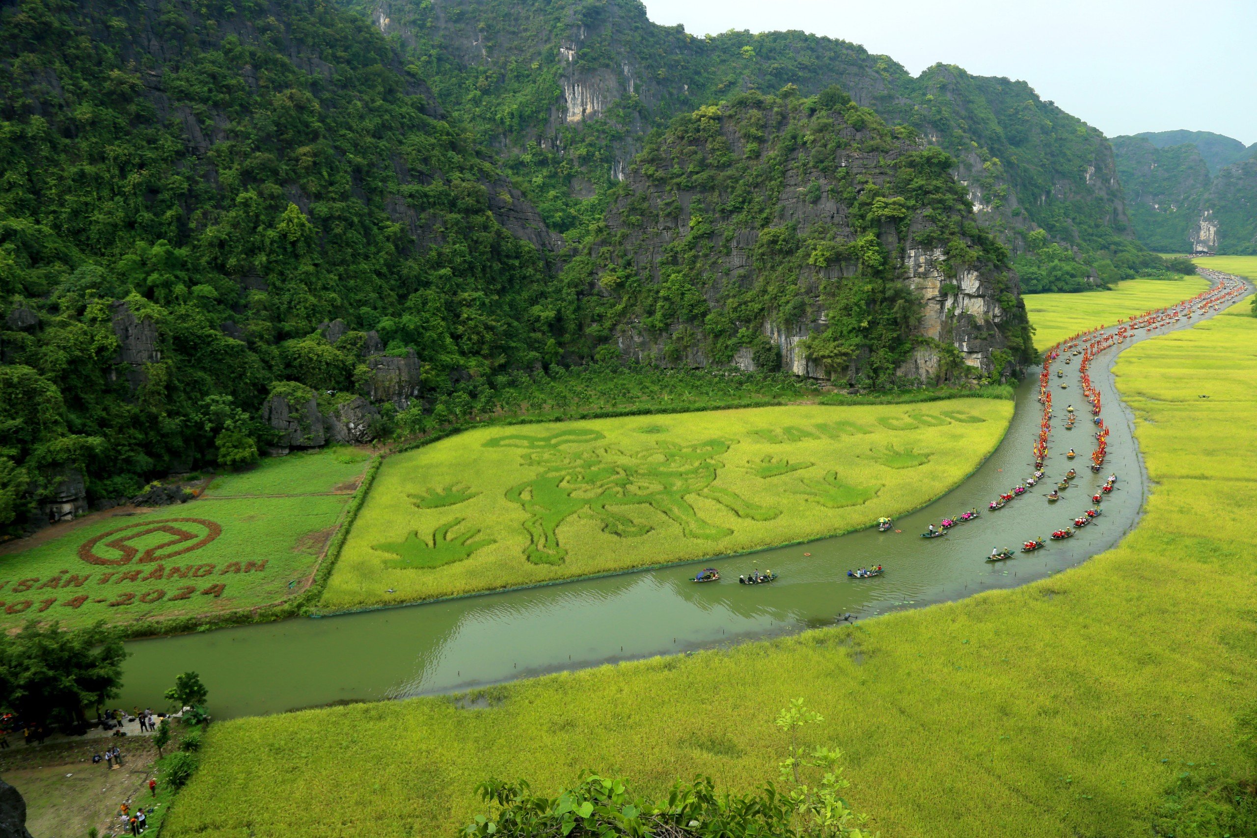 Vạn người tới Ninh Bình ngắm bức tranh Vạn người tới Ninh Bình ngắm bức tranh