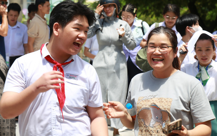 Đề tiếng Anh thi vào lớp 10 Đà Nẵng 'quá dễ', thí sinh nói 'làm 30 phút đã xong'- Ảnh 4. Bất ngờ với đề văn thi vào lớp 10 Đà Nẵng
