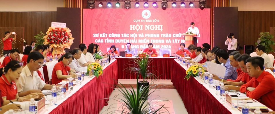 Toàn cảnh Hội nghị giao công tác Chữ Thập đỏ Cụm thi đua số 6 các tỉnh Duyên Hải Miền Trung và Tây Nguyên 6 tháng đầu năm 2024