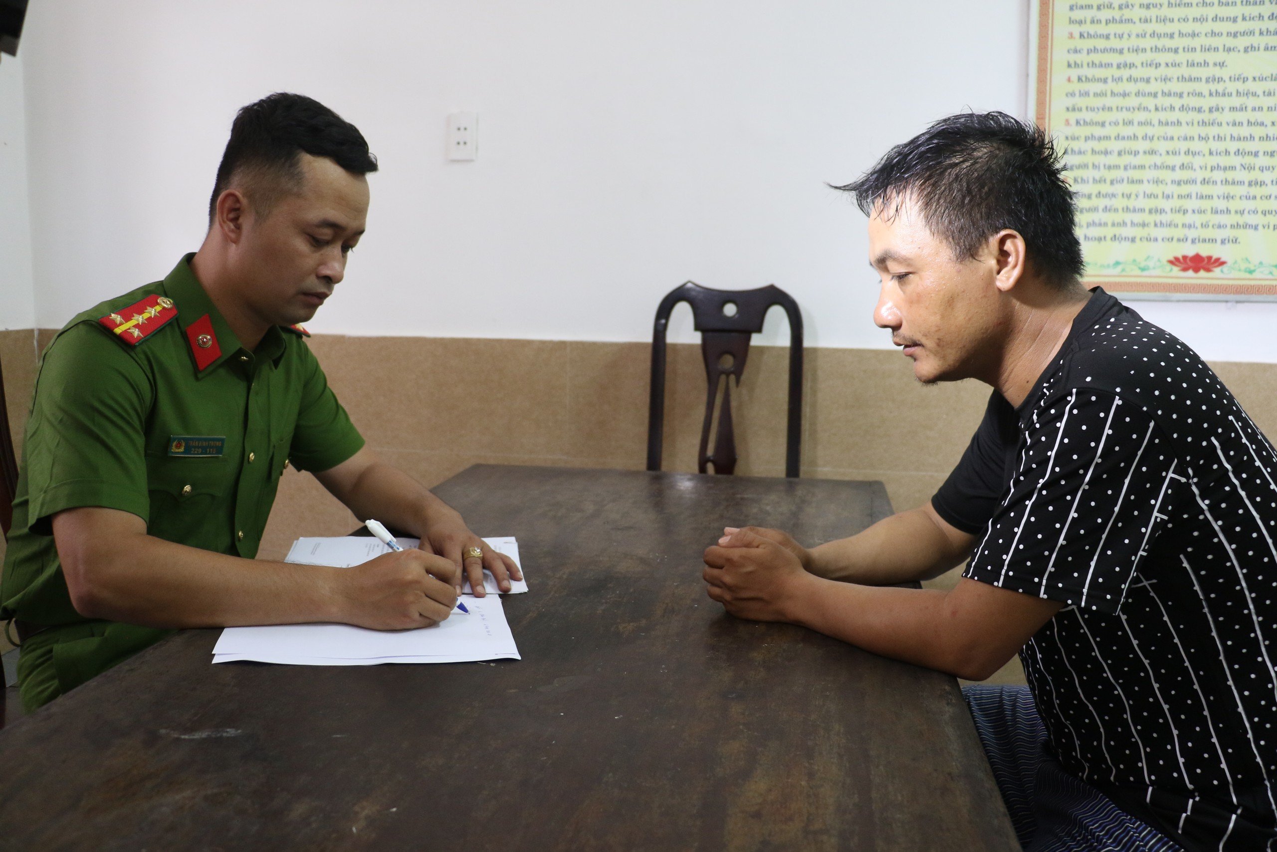 Lừa bán tượng cổ, chiếm đoạt hàng tỉ đồng- Ảnh 2. Lừa bán tượng cổ, chiếm đoạt hàng tỉ đồng- Ảnh 2.