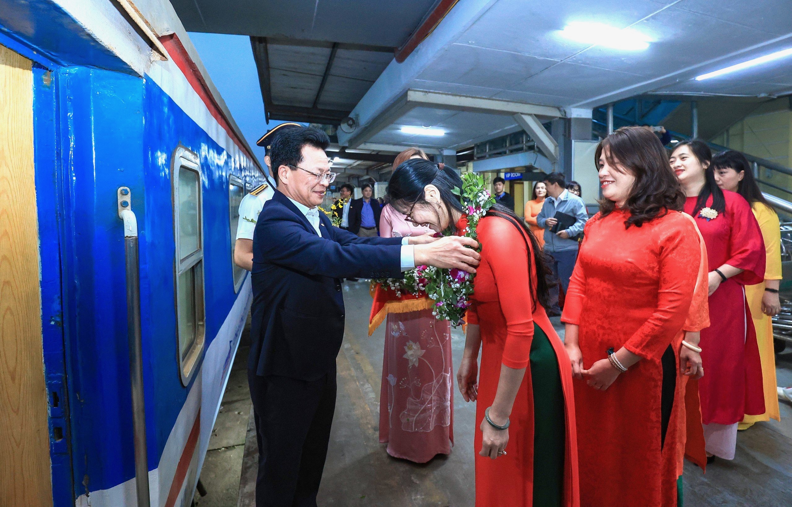 Cận cảnh tàu hỏa 