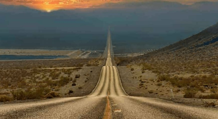 Xẻ ngang sa mạc, Saudi Arabia xây dựng công trình như phim viễn tưởng: Dải bê tông nhựa thẳng tắp dài 240 km, không khúc quanh, không ngã rẽ, lập Kỷ lục Guinness Thế giới - Ảnh 2. Xẻ ngang sa mạc, Saudi Arabia xây dựng công trình như phim viễn tưởng: Dải bê tông nhựa thẳng tắp dài 240 km, không khúc quanh, không ngã rẽ, lập Kỷ lục Guinness Thế giới - Ảnh 2.