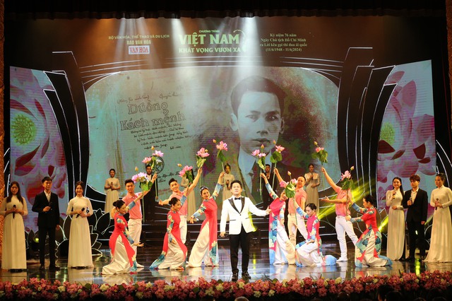 Việt Nam - Khát vọng vươn xa: Chương trình nghệ thuật mang ý nghĩa chính trị sâu sắc - Ảnh 2. Việt Nam - Khát vọng vươn xa: Chương trình nghệ thuật mang ý nghĩa chính trị sâu sắc - Ảnh 2.